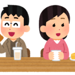 イートインで軽食をとる人たち
