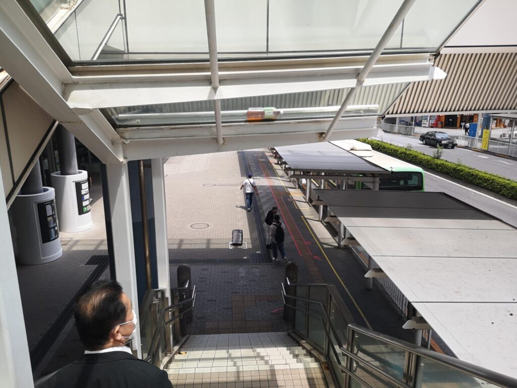 品川駅港南口(東口)から階段の様子3:東京出入国管理庁(東京入管)への行き方(写真付き)